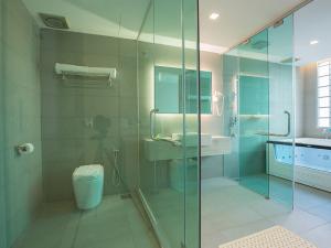 Studio Suite Toilet