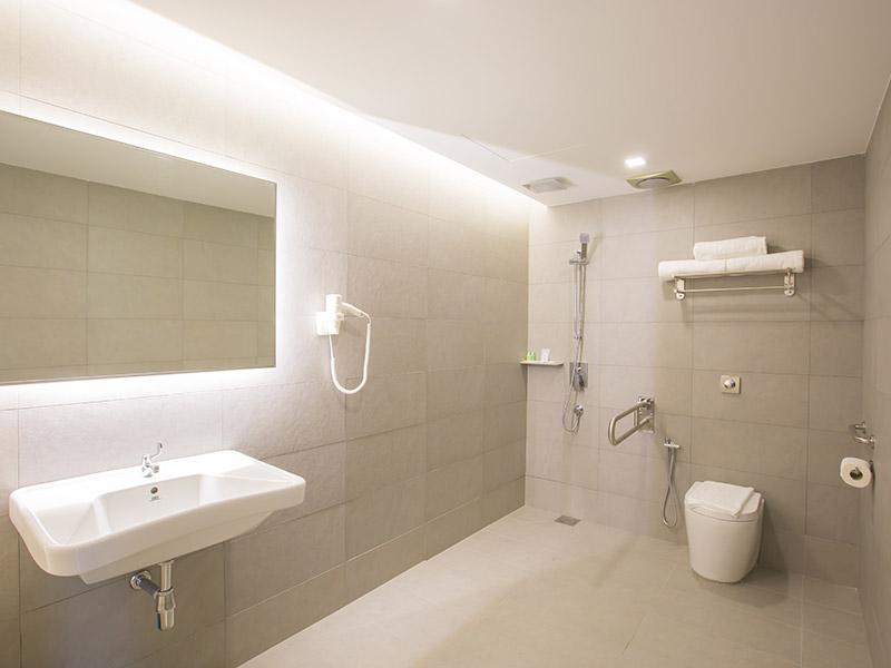 Deluxe Triple Toilet